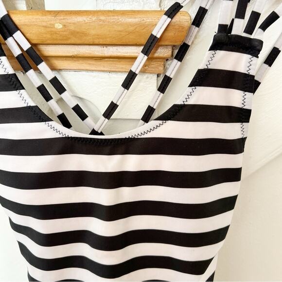 Chic Black White Striped One-Piece Swimsuit Criss-Cross Straps Size S Small - Picture 4 of 4